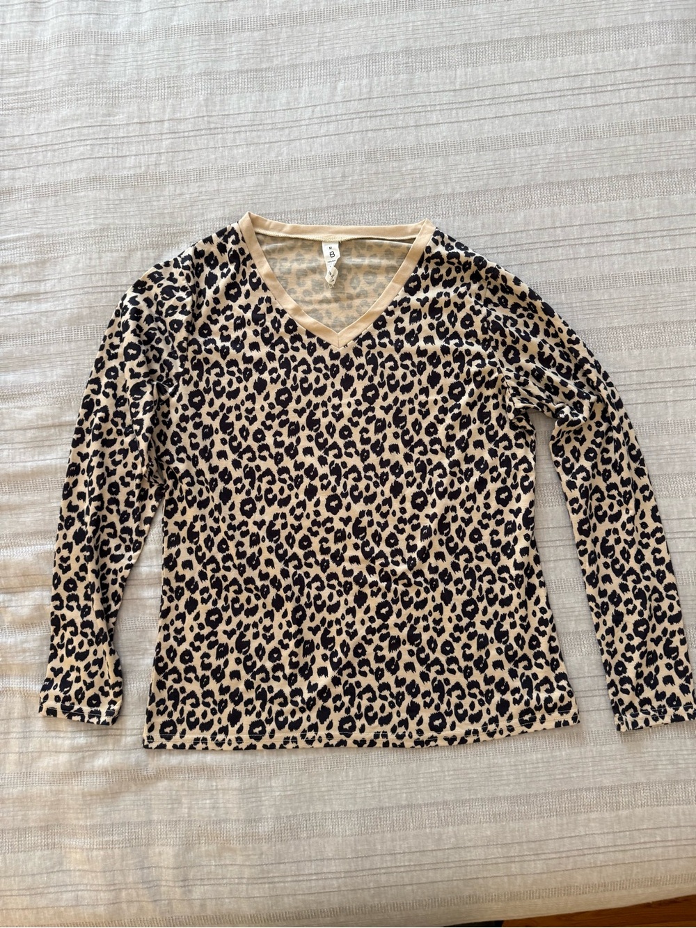 Leopard Print V-Neck Long Sleeve Tee - Beige/Black